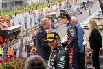 LH Christopher Drexler gratuliert dem Zweitplatzierten beim Grand Prix von Österreich, Max Verstappen