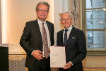 Dieter Pochlatko wurde von LH Christopher Drexler mit dem Berufstitel „Professor“ ausgezeichnet.