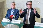 LH-Stv. Anton Lang und LH Christopher Drexler (v.l.) bei der Pressekonferenz zum Ergebnis des Architekturwettbewerbs. © Land Steiermark/Robert Binder; Verwendung bei Quellenangabe honorarfrei LH-Stv. Anton Lang und LH Christopher Drexler (v.l.) bei der Pressekonferenz zum Ergebnis des Architekturwettbewerbs.