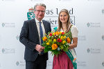 Landeshauptmann Christopher Drexler mit Blumenprinzessin Kathrin Karelly.