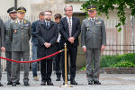 Generalmajor Martin Dorfer, Klubobmann Hannes Schwarz, LH Christopher Drexler und Militärkommandant Heinz Zöllner (v.l.) im Grazer Burghof. © Land Steiermark/Robert Binder; Verwendung bei Quellenangabe honorarfrei Generalmajor Martin Dorfer, Klubobmann Hannes Schwarz, LH Christopher Drexler und Militärkommandant Heinz Zöllner (v.l.) im Grazer Burghof.