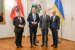 Landesrat Werner Amon, Landeshauptmann Christopher Drexler, Botschafter Vasyl Khymynets, Konsul Friedrich Möstl (v.l.) © Land Steiermark/ Binder Landesrat Werner Amon, Landeshauptmann Christopher Drexler, Botschafter Vasyl Khymynets, Konsul Friedrich Möstl (v.l.)