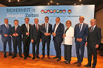 Gruppenfoto der Landeshauptleutekonferenz: LH Peter Kaiser, LH Bgm. Michael Ludwig, LH Christopher Drexler, LH Thomas Stelzer, LH Markus Wallner, LH Hans Peter Doskozil, LH Johanna Mikl-Leitner, LH Anton Mattle und LH Wilfried Haslauer (v.l.) 