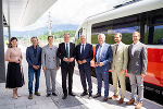 Bürgermeisterin Maria Knauder (St. Andrä im Lavanttal), Klaus Schneider (Projektleiter ÖBB-Infrastruktur AG), Judith Engel (Vorständin ÖBB-Infrastruktur AG), Landeshauptmann Christopher Drexler, Landeshauptmann Peter Kaiser, Landeshauptmann-Stellvertreter Verkehrsreferent Anton Lang, Verkehrslandesrat Sebastian Schuschnigg, Bürgermeister Stefan Salzmann (St. Paul im Lavanttal), v.l. © Land Steiermark; bei Quellenangabe honorarfrei Bürgermeisterin Maria Knauder (St. Andrä im Lavanttal), Klaus Schneider (Projektleiter ÖBB-Infrastruktur AG), Judith Engel (Vorständin ÖBB-Infrastruktur AG), Landeshauptmann Christopher Drexler, Landeshauptmann Peter Kaiser, Landeshauptmann-Stellvertreter Verkehrsreferent Anton Lang, Verkehrslandesrat Sebastian Schuschnigg, Bürgermeister Stefan Salzmann (St. Paul im Lavanttal), v.l.