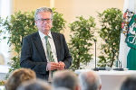 Landeshauptmann Christopher Drexler begrüßte die zahlreich erschienenen Gäste im Rittersaal des Grazer Landhauses. © Land Steiermark/Binder; bei Quellenangabe honorarfrei