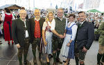 Krone-CR Klaus Herrmann und LH Christopher Drexler mit dem Aufsteirern-Organisationsteam von iVents © Land Steiermark/Kanizaj; Verwendung bei Quellenangabe honorarfrei Krone-CR Klaus Herrmann und LH Christopher Drexler mit dem Aufsteirern-Organisationsteam von iVents