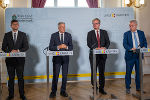 Pressekonferenz in Wolfsberg: LH-Stv. Martin Gruber, LH Peter Kaiser, LH Christopher Drexler und LH-Stv. Anton Lang (v.l.) © LPD Kärnten/Steinacher; Verwendung bei Quellenangabe honorarfrei Pressekonferenz in Wolfsberg: LH-Stv. Martin Gruber, LH Peter Kaiser, LH Christopher Drexler und LH-Stv. Anton Lang (v.l.)