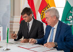 Gemeinsame Konferenz der Steiermärkischen Landesregierung und der Kärntner Landesregierung in Wolfsberg: LH-Stv. Gruber und LH-Stv. Lang (v.l.) © LPD Kärnten/Steinacher; Verwendung bei Quellenangabe honorarfrei Gemeinsame Konferenz der Steiermärkischen Landesregierung und der Kärntner Landesregierung in Wolfsberg: LH-Stv. Gruber und LH-Stv. Lang (v.l.)