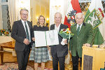 Richard Kriesche (2.v.r.) erhielt den Großen Josef Krainer-Preis 2023, LH Christopher Drexler, Christine Ruess und Gerald Schöpfer gratulierten. 