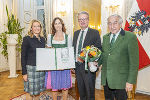 Viktoria Schnaderbeck (2.v.l.) wurde mit dem Josef Krainer-Heimatpreis ausgezeichnet.