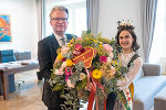 Landeshauptmann Christopher Drexler mit Blumenkönigin Verena I. © Land Steiermark; bei Quellenangabe honorarfrei